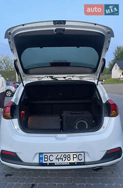Хэтчбек Kia Ceed 2012 в 