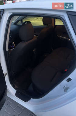 Хэтчбек Kia Ceed 2012 в 