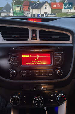 Хэтчбек Kia Ceed 2012 в 