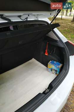 Хэтчбек Kia Ceed 2013 в 