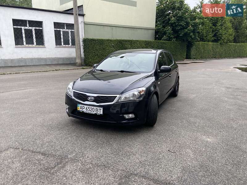 Хэтчбек Kia Ceed 2009 в Киеве