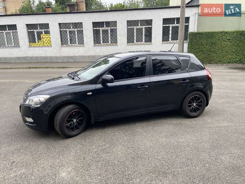 Хэтчбек Kia Ceed 2009 в Киеве