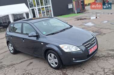 Хэтчбек Kia Ceed 2009 в 