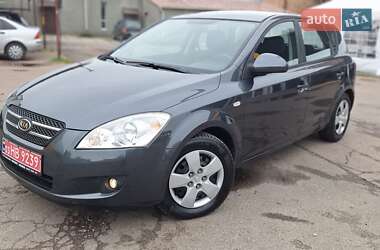 Хэтчбек Kia Ceed 2009 в 