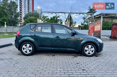 Хэтчбек Kia Ceed 2008 в 