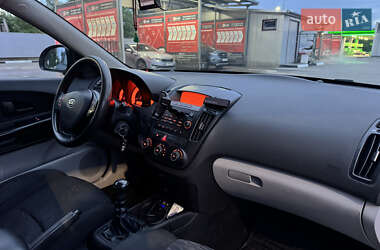 Хэтчбек Kia Ceed 2008 в 