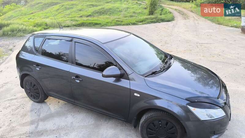 Хэтчбек Kia Ceed 2007 в Широкой Даче