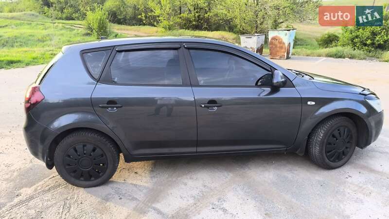 Хэтчбек Kia Ceed 2007 в Широкой Даче