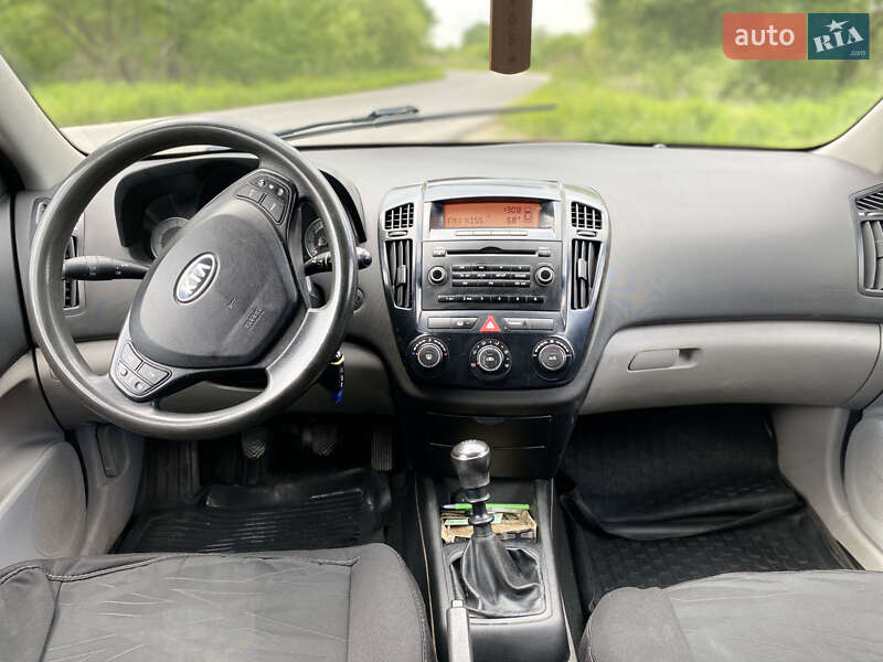 Хэтчбек Kia Ceed 2008 в Львове