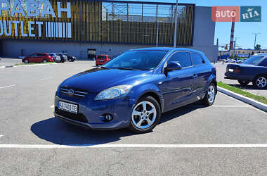 Хэтчбек Kia Ceed 2009 в 