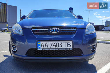 Хэтчбек Kia Ceed 2009 в 