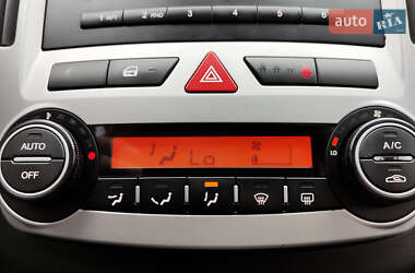 Хэтчбек Kia Ceed 2009 в 