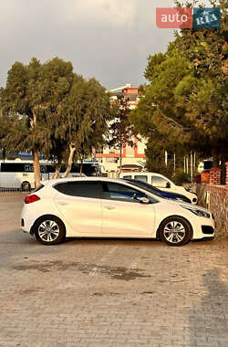 Хэтчбек Kia Ceed 2016 в 