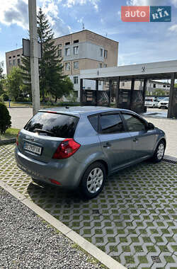 Хэтчбек Kia Ceed 2008 в 