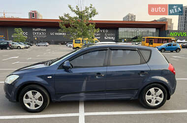 Хэтчбек Kia Ceed 2008 в 