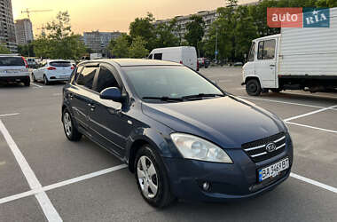 Хэтчбек Kia Ceed 2008 в 