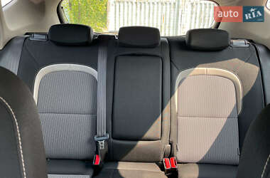 Хэтчбек Kia Ceed 2013 в 