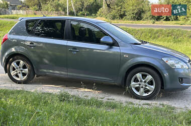 Хэтчбек Kia Ceed 2007 в 