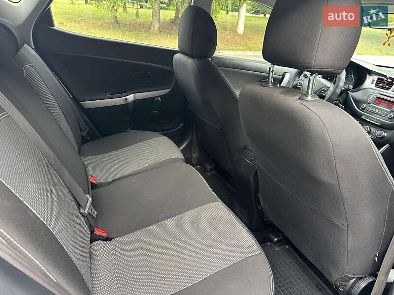 Хэтчбек Kia Ceed 2012 в Краснограде
