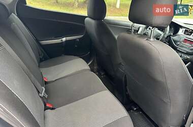 Хэтчбек Kia Ceed 2012 в 
