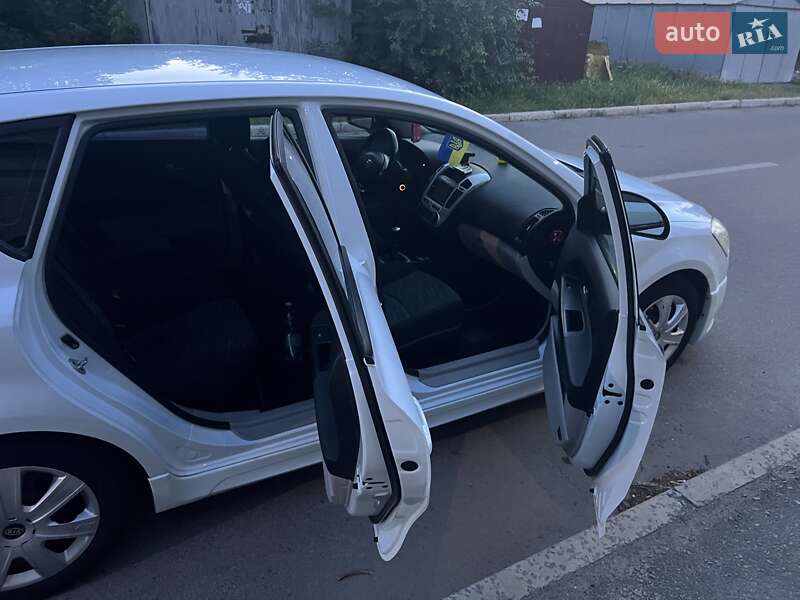 Хетчбек Kia Ceed 2007 в Дніпрі