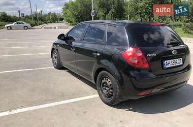 Хэтчбек Kia Ceed 2008 в 