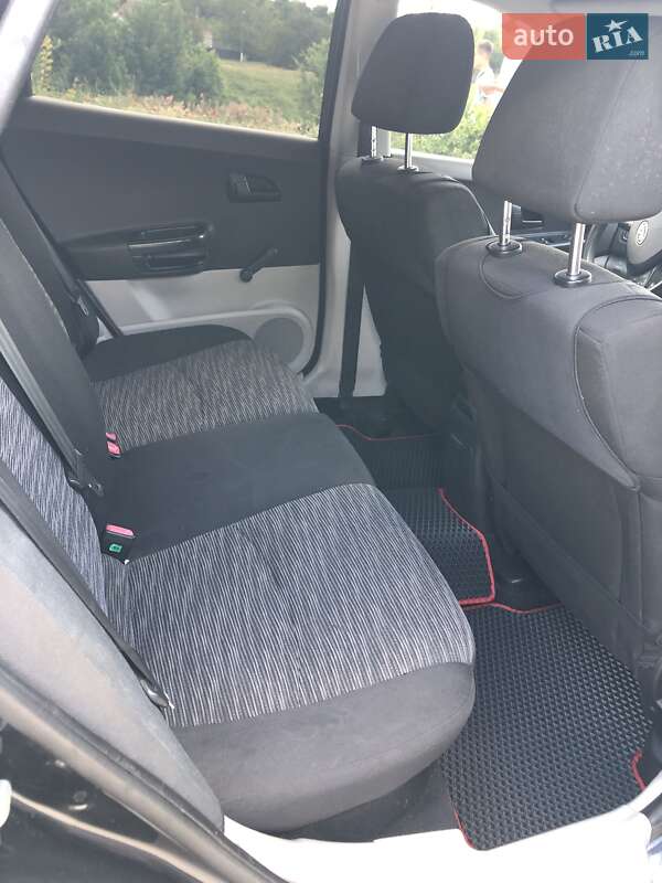 Хэтчбек Kia Ceed 2008 в Синельниково