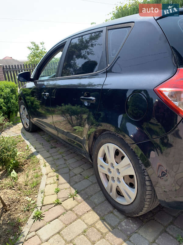 Хэтчбек Kia Ceed 2009 в Богородчанах