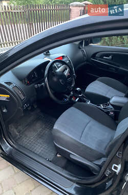 Хэтчбек Kia Ceed 2009 в 