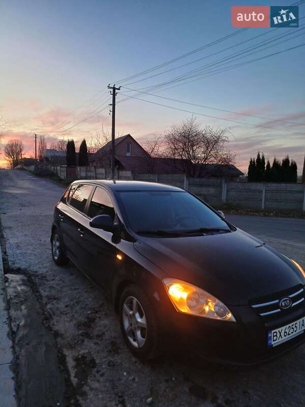 Хэтчбек Kia Ceed 2008 в 