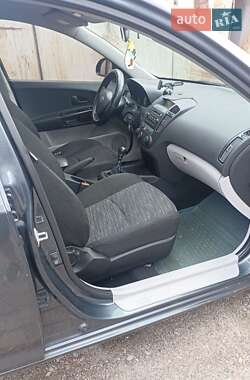 Хэтчбек Kia Ceed 2008 в 
