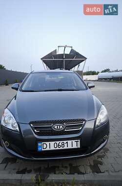 Хэтчбек Kia Ceed 2008 в 