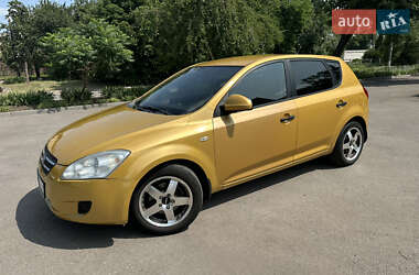 Хетчбек Kia Ceed 2008 в Дніпрі