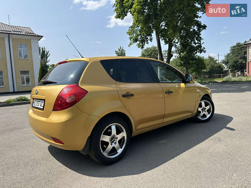 Хетчбек Kia Ceed 2008 в Дніпрі
