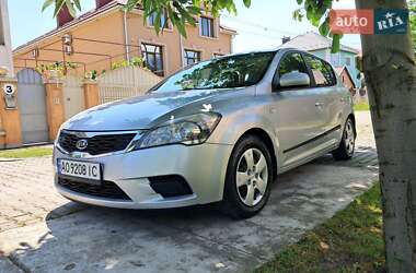 Хэтчбек Kia Ceed 2009 в 