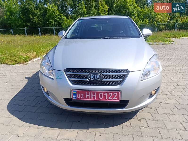 Хетчбек Kia Ceed 2009 в 