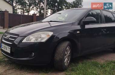 Хэтчбек Kia Ceed 2007 в 