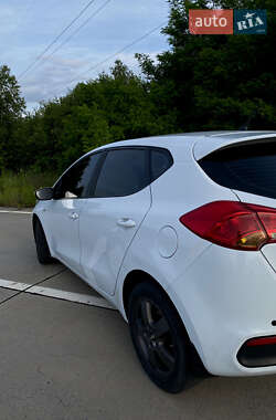 Хэтчбек Kia Ceed 2013 в 
