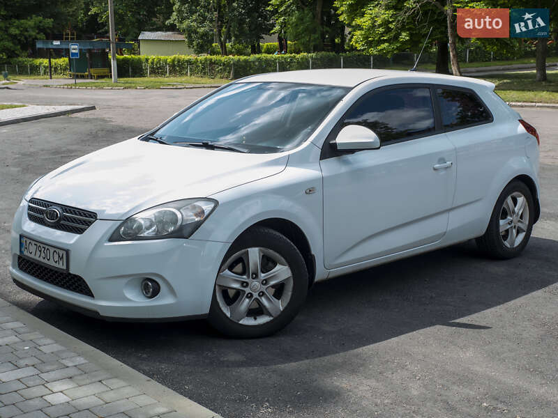 Хетчбек Kia Ceed 2008 в Нововолинську