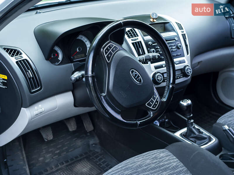 Хетчбек Kia Ceed 2008 в Нововолинську