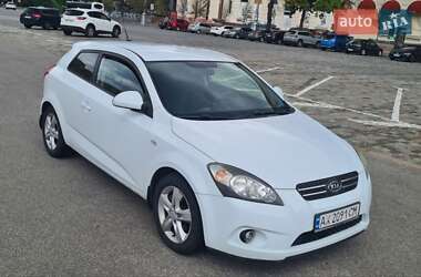 Хэтчбек Kia Ceed 2009 в 