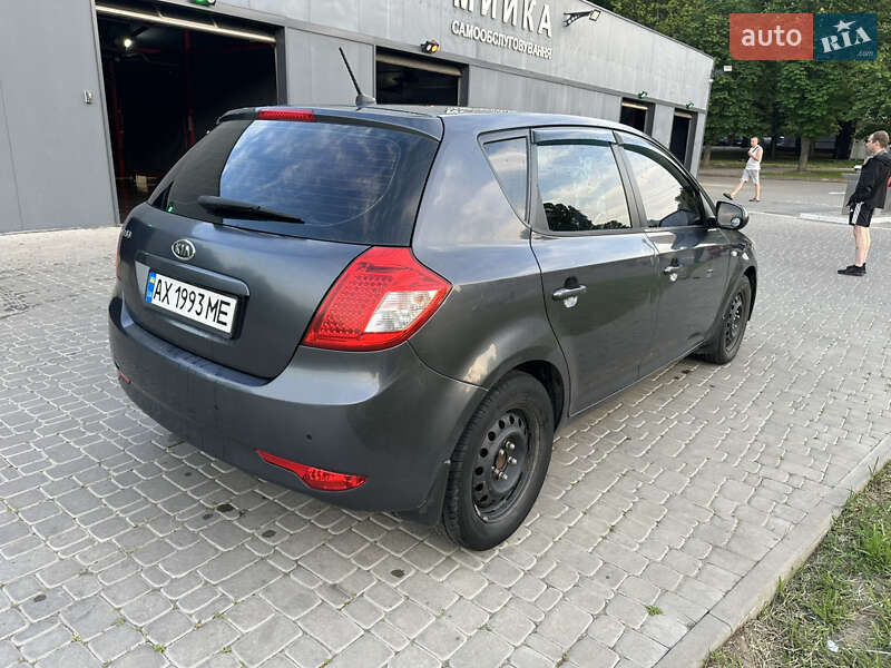 Хэтчбек Kia Ceed 2009 в Харькове