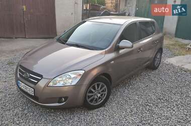 Хэтчбек Kia Ceed 2007 в Чорткове