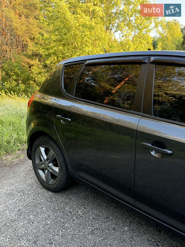 Хэтчбек Kia Ceed 2007 в Кобеляках
