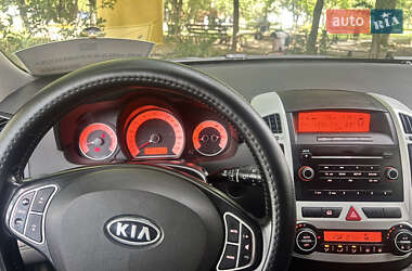 Хэтчбек Kia Ceed 2007 в 