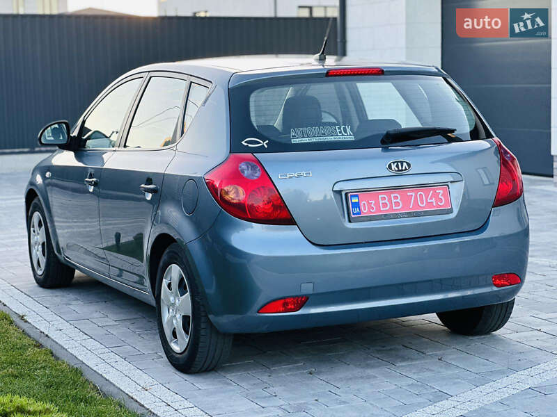 Хэтчбек Kia Ceed 2009 в Луцке