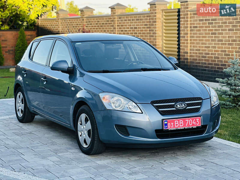 Хэтчбек Kia Ceed 2009 в Луцке