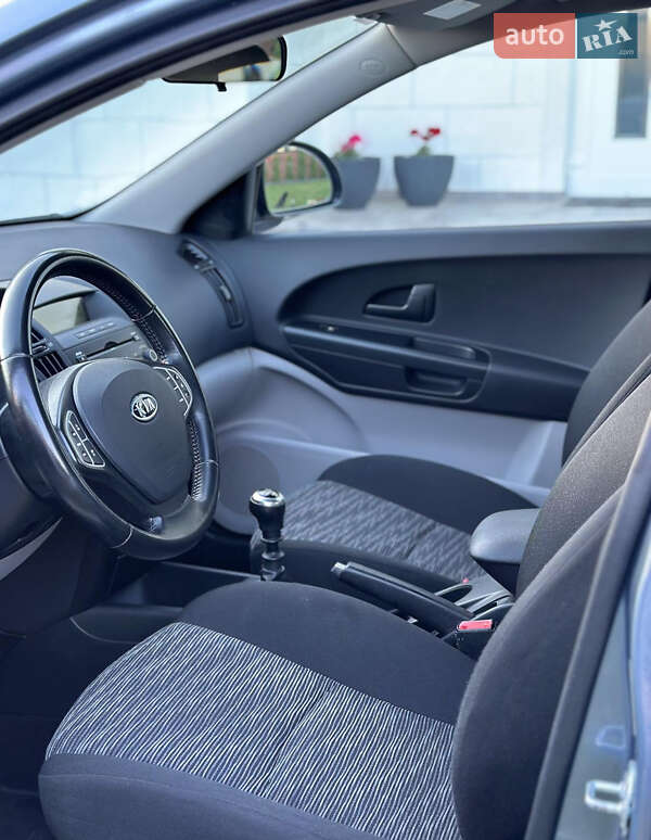 Хэтчбек Kia Ceed 2009 в Луцке