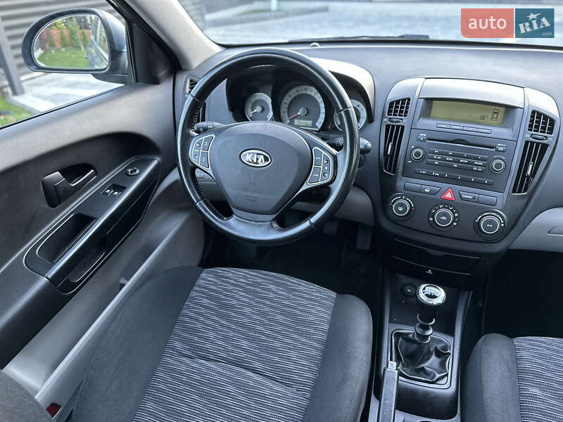 Хэтчбек Kia Ceed 2009 в Луцке