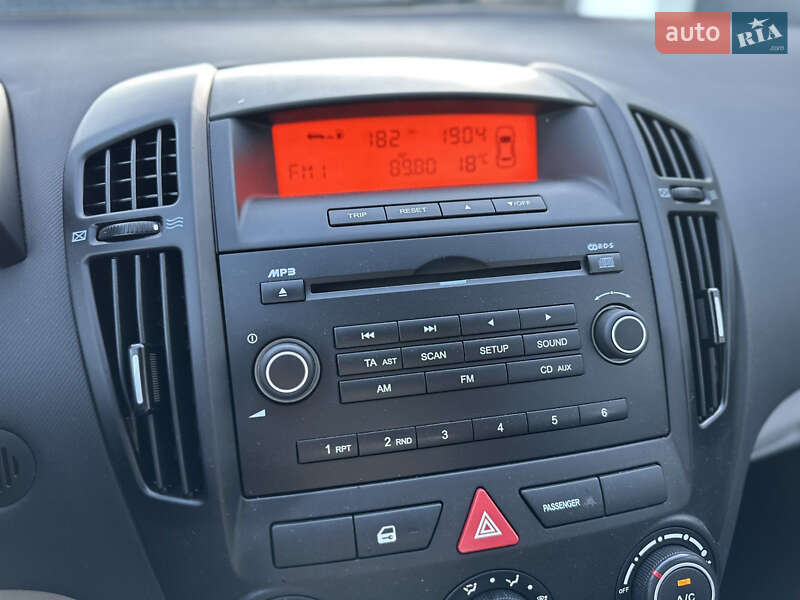 Хэтчбек Kia Ceed 2009 в Луцке